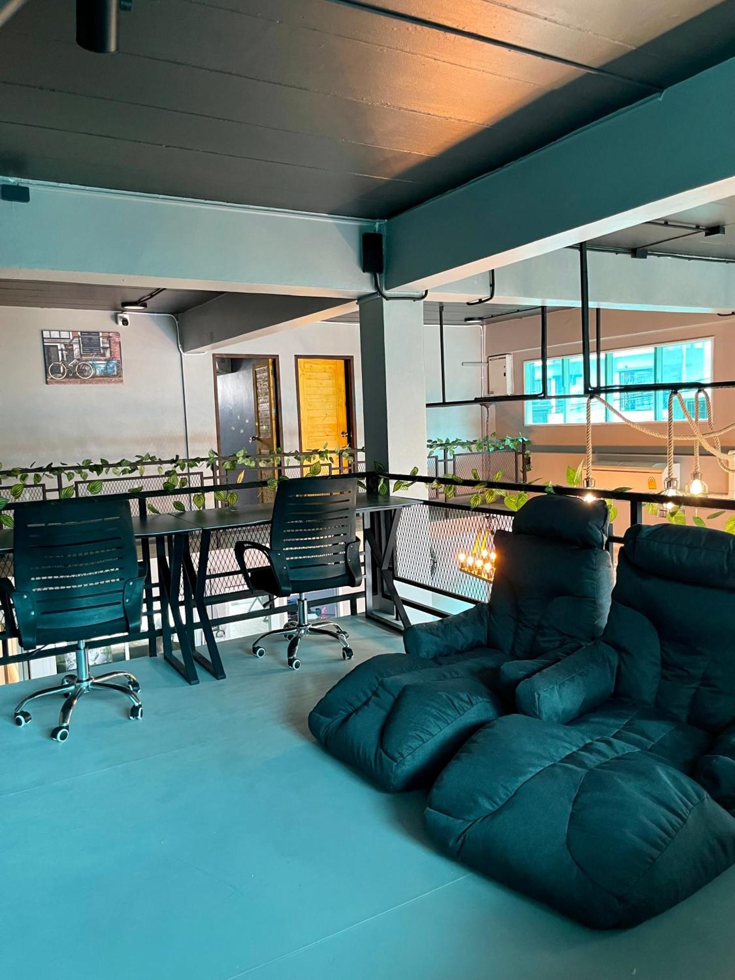 Champagne Hostel & Cafe Pattaya Exterior foto