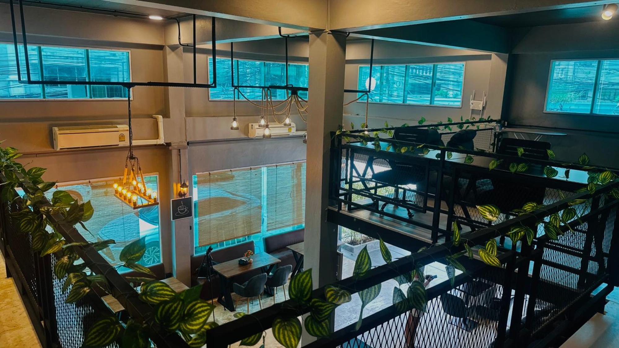 Champagne Hostel & Cafe Pattaya Exterior foto