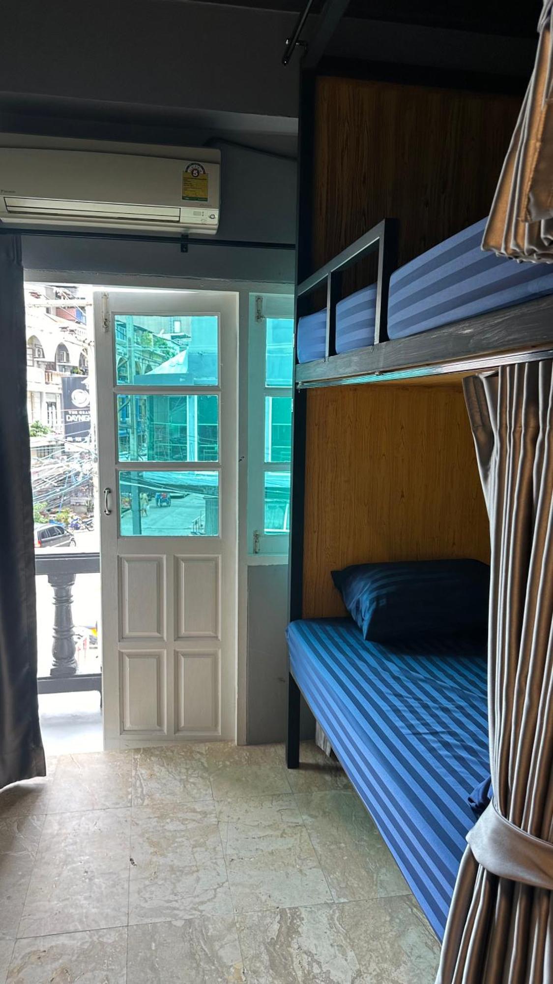 Champagne Hostel & Cafe Pattaya Exterior foto