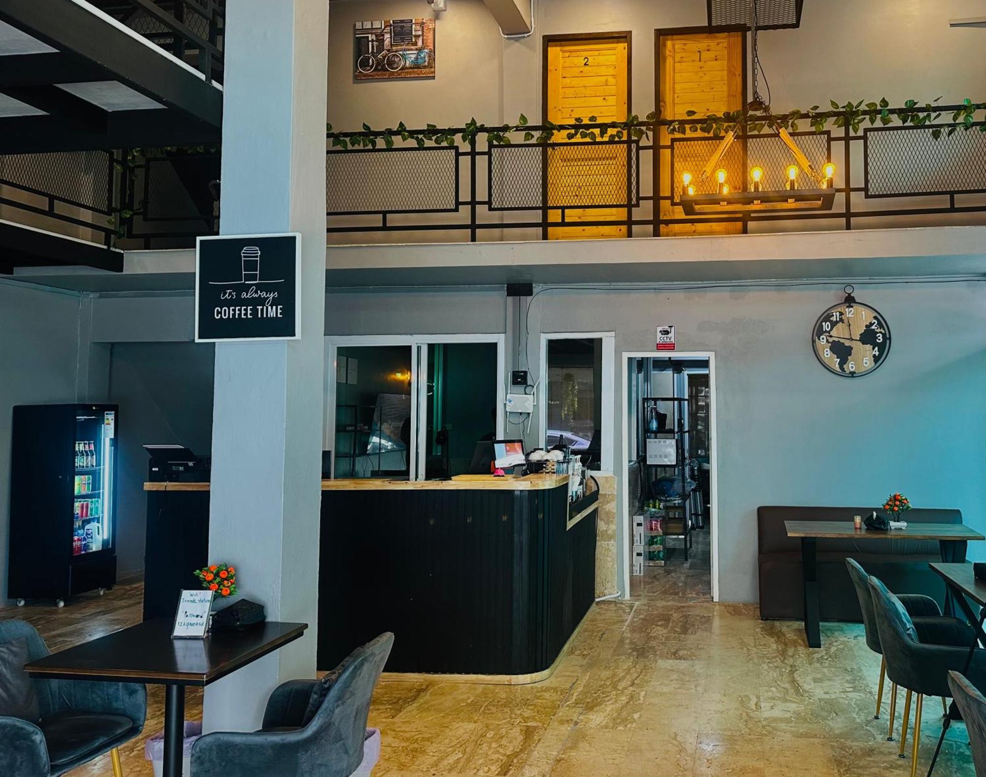 Champagne Hostel & Cafe Pattaya Exterior foto